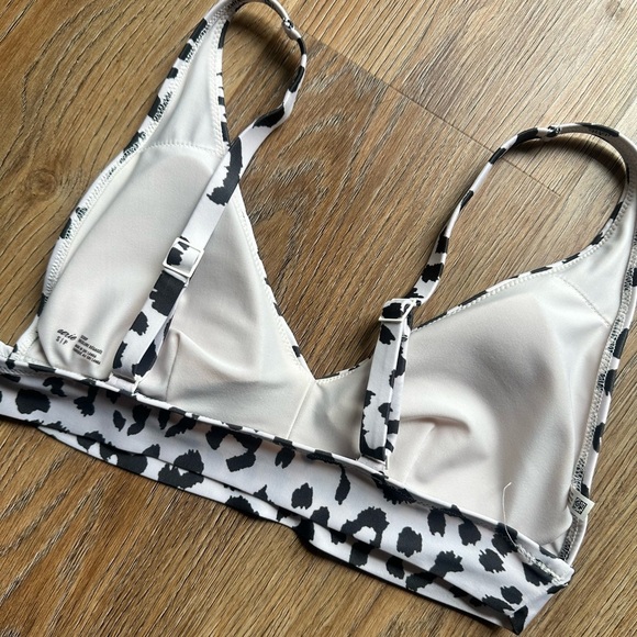 Aerie Black and off-white leopard print bikini top. Size small - Picture 4 of 6